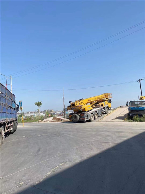 西市区25吨吊车的租赁价格大概是多少？