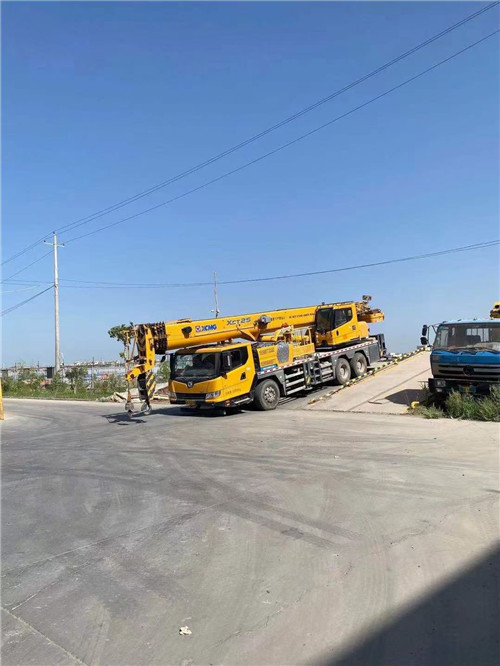 西市区吊车作业时，可能会产生哪些额外收费项目？